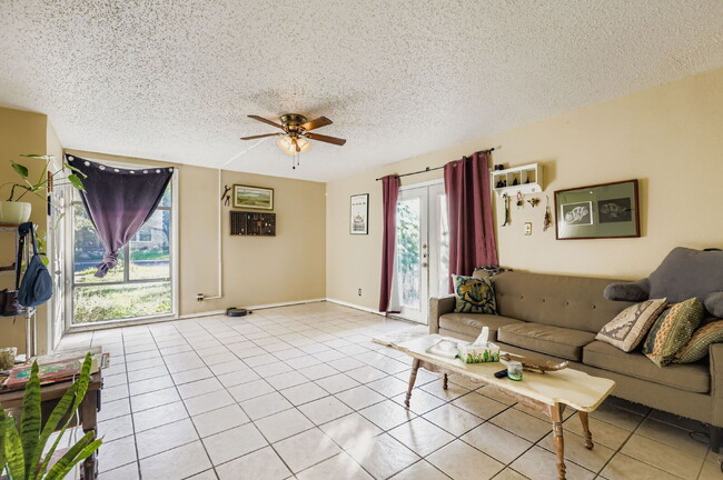 Photo - 1423 Westmoor Dr