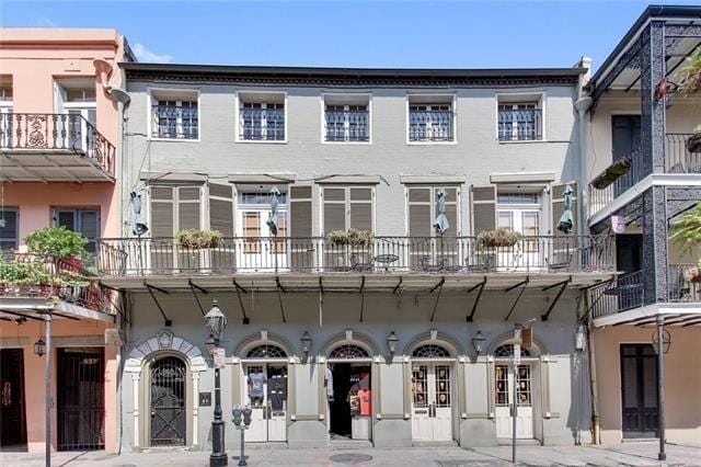 Building Photo - 521 Dumaine St