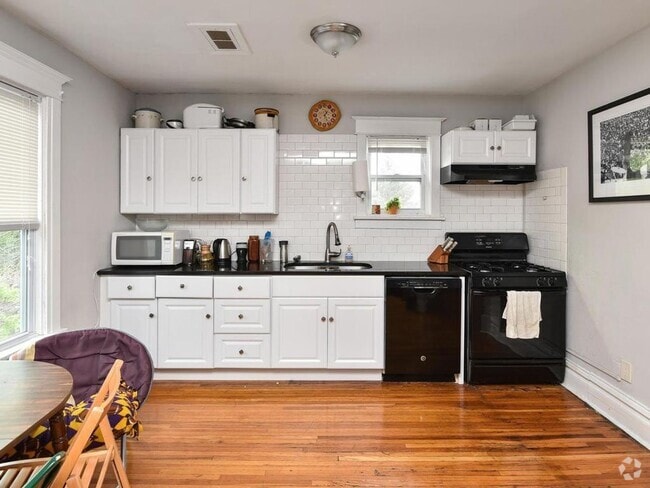 Building Photo - 1226 Adams St NE Unit 2 Rental