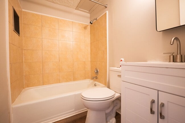 Photo - 733 E Wilbeth