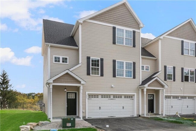Building Photo - 1401 Hunting Hill Dr