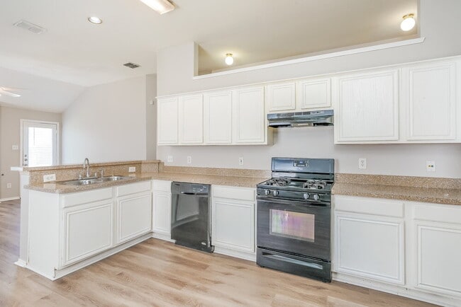 Photo - 2807 N Hampton Dr