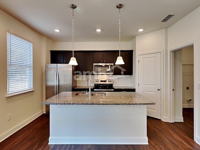 Photo - 601 Smt Vw Ln