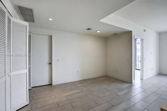 Photo - 2000 Metropica Wy Unit 2302