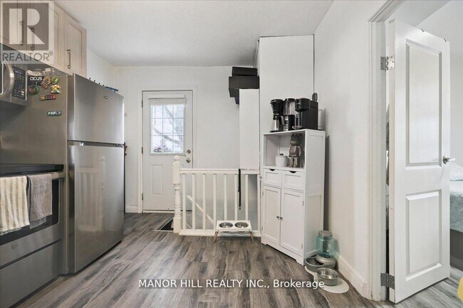 Photo - 929 Lakeshore Rd E Unit #2