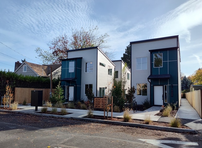 Photo - 4276 NE Going St