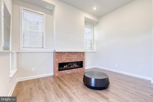 Photo - 200 Hickory Holw Ct