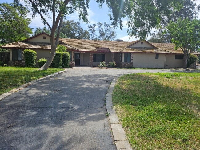 Building Photo - 37192 Kensington Dr