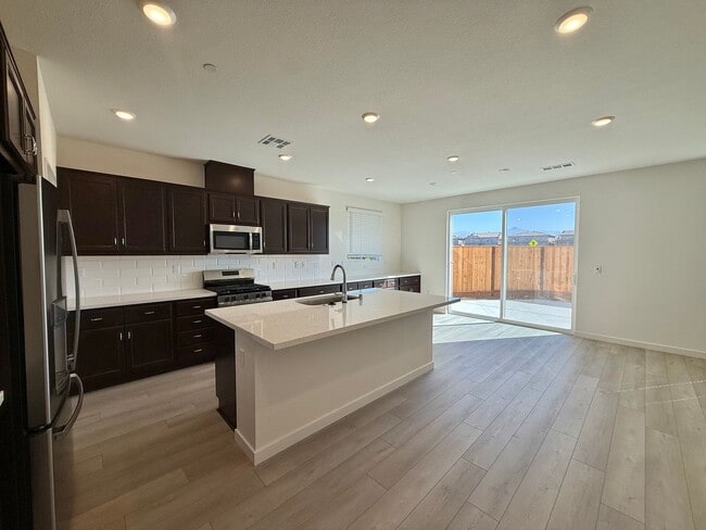 211 Dogwood Ct
