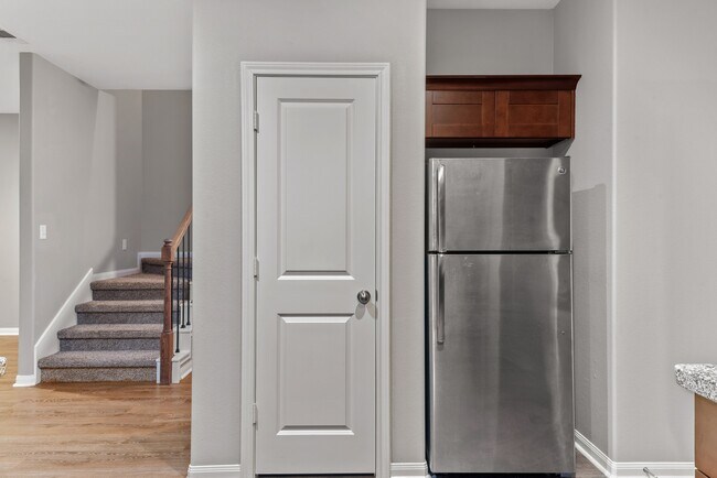 Photo - 128 Artesian Way