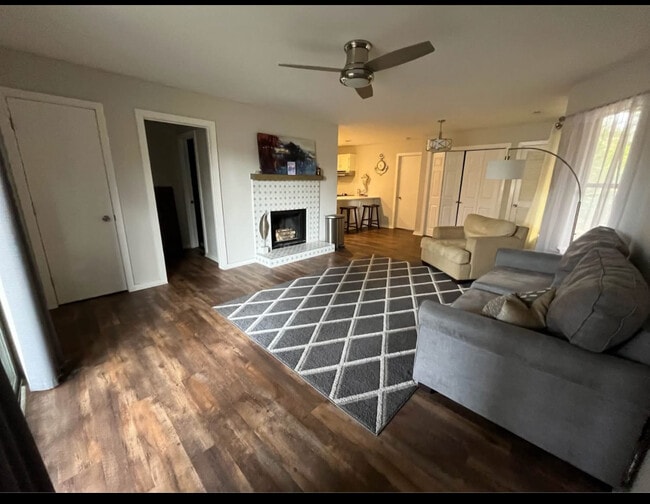 Building Photo - 4134 Charlotte Hwy Unit C Rental