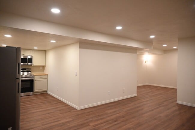 Photo - 1186 Beverly Way