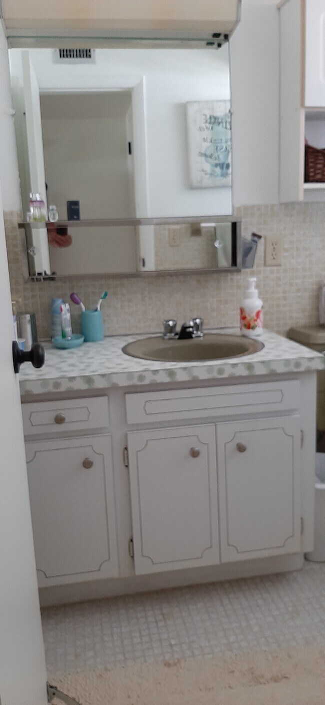 BATHROOM - 1007 N 19th Ave Unit 7