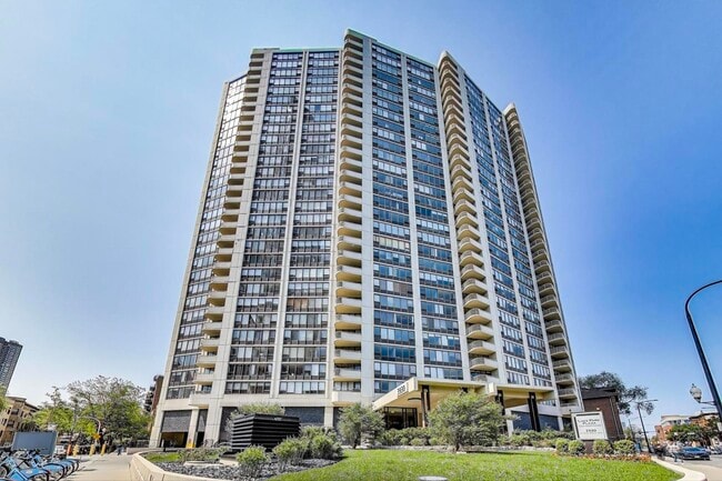 Photo - 3930 N Pine Grove Ave Apartamento Unidad 802