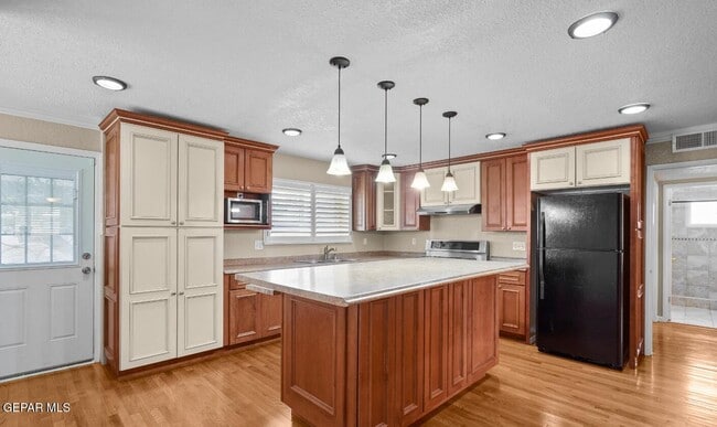 Photo - 8398 Beverly Pl