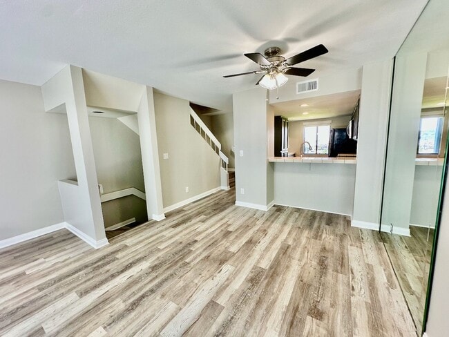 Photo - FOR RENT: 2Bd/1.5Ba Upgraded Townhome In The Highly Desirable Community Spindrift Del Mar
