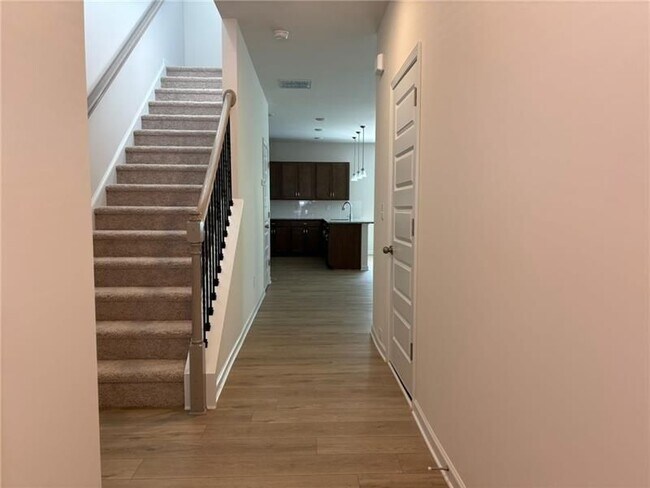 Photo - 701 Shetland Trl