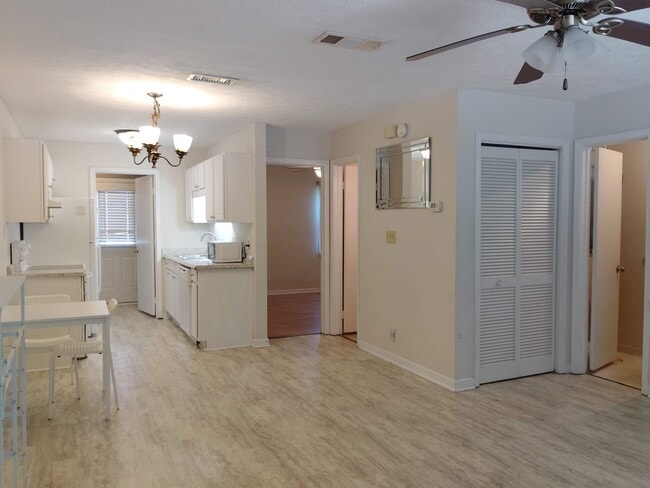 Building Photo - 801 Burcale Rd Unit K1