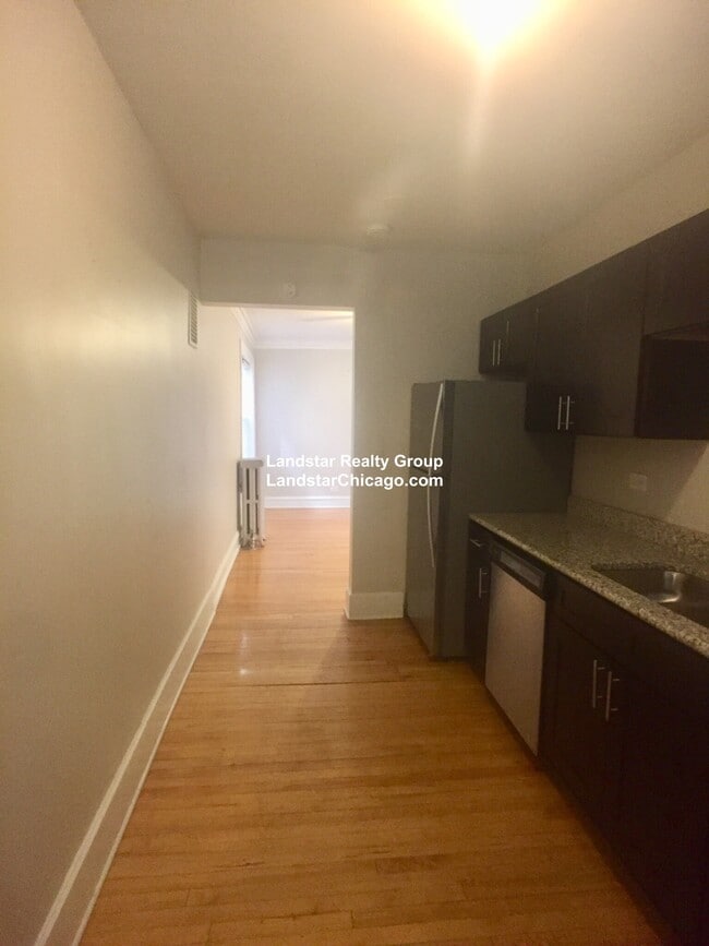 Building Photo - 2261 W Eastwood Ave Unit 1W