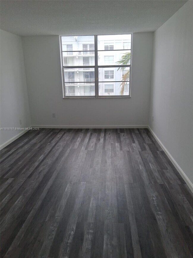 Photo - 492 NW 165th St Unidad C410