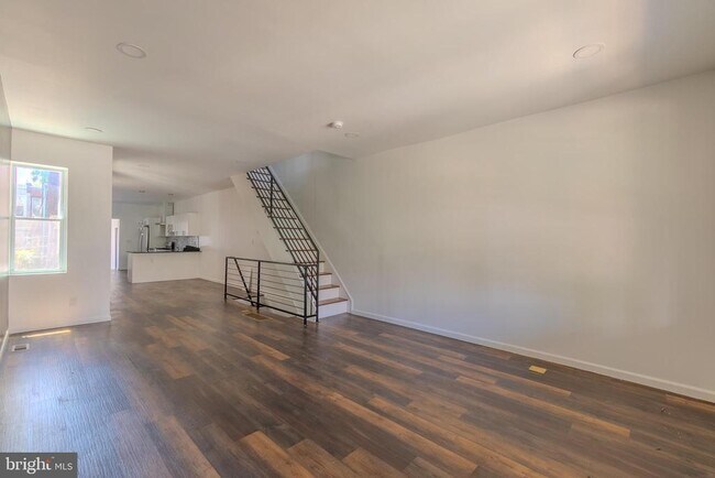 Photo - 5512 Locust St