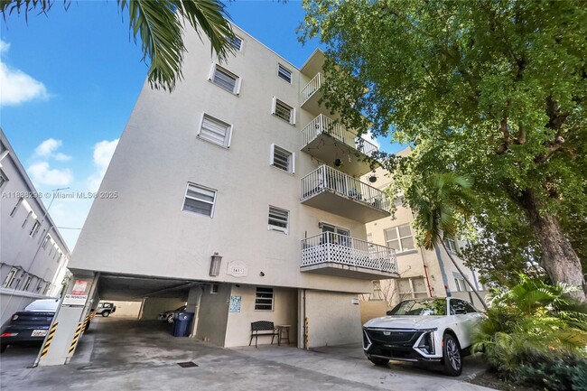 Building Photo - 1615 Meridian Ave Unit 303