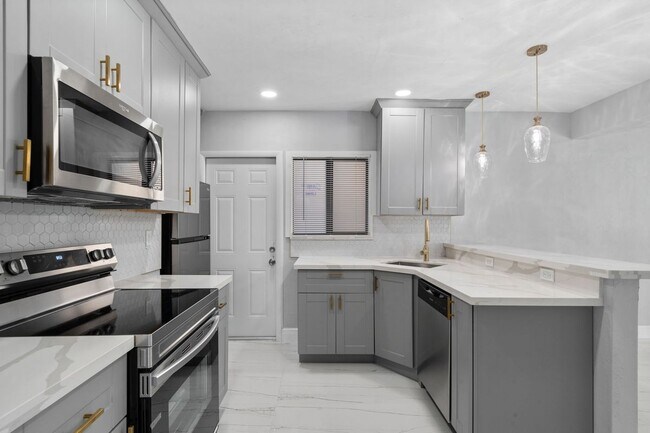 Photo - 1300 NW 90th St