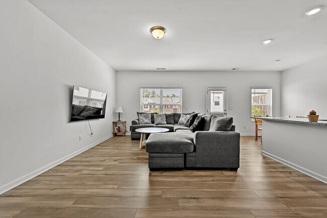 Photo - 1102 Lossie Ln