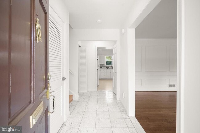 Photo - 7109 Radnor Rd
