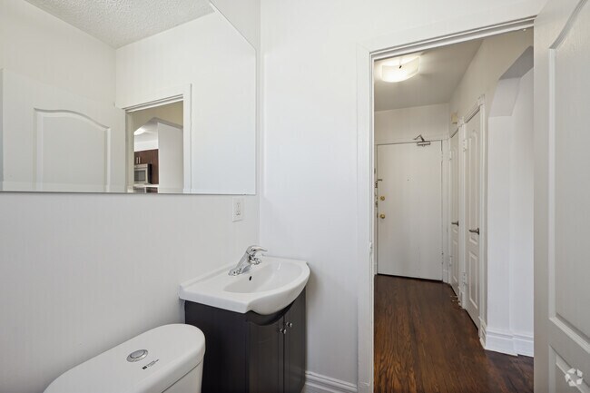 1BR, 1BA - 491SF - Bathroom