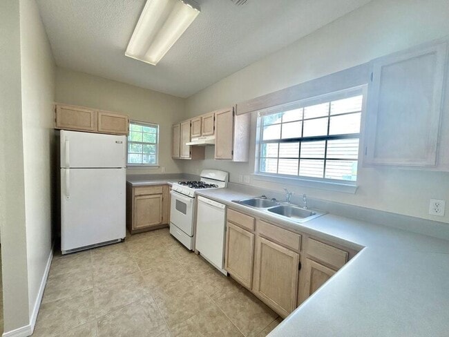 Photo - 189 Wildflower Ln