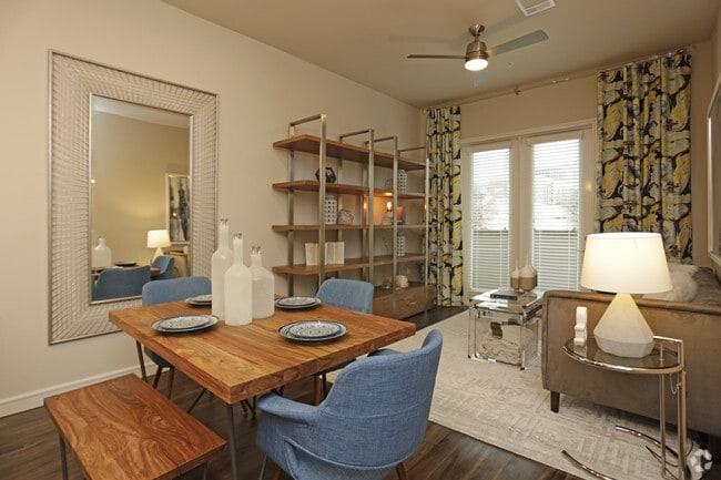1BR,1BA W/DEN - 895SF - LIVING ROOM