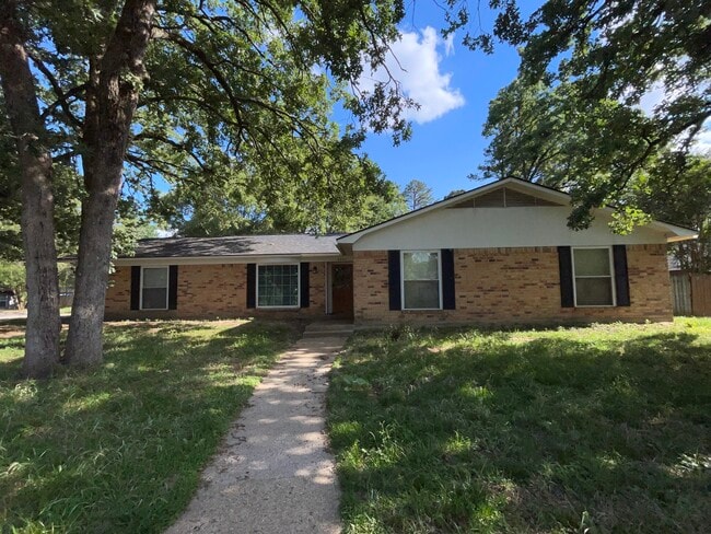 Building Photo - 2265 Leaning Oaks