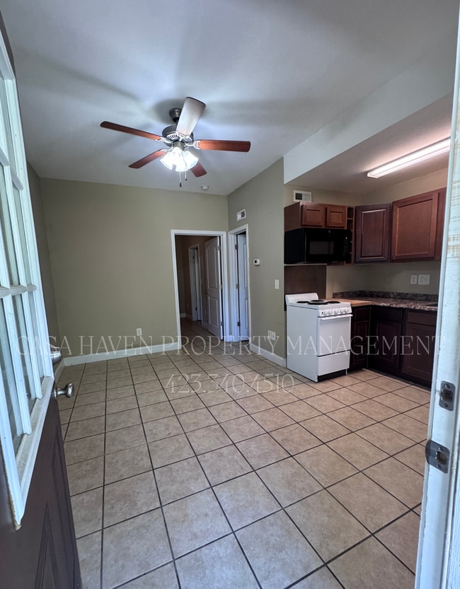Photo - Charming 1 Bedroom Apartment Near ETSU, JCMC & Willow Springs Park! Unidad 107