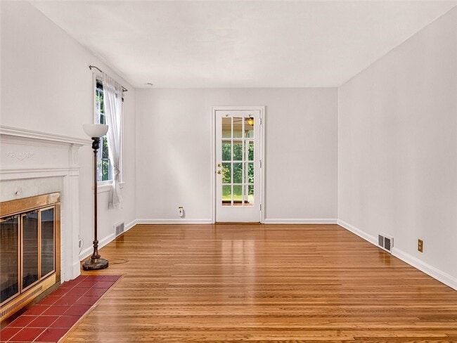 Photo - 82 Clovercrest Dr