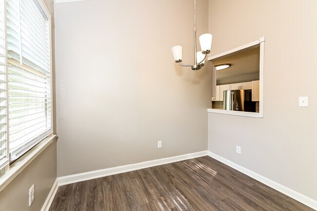 Photo - 430 Rosehill Dr