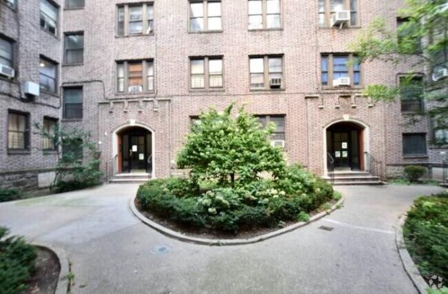 Building Photo - 2 bedroom in BRONX NY 10463 Unit l3 Rental