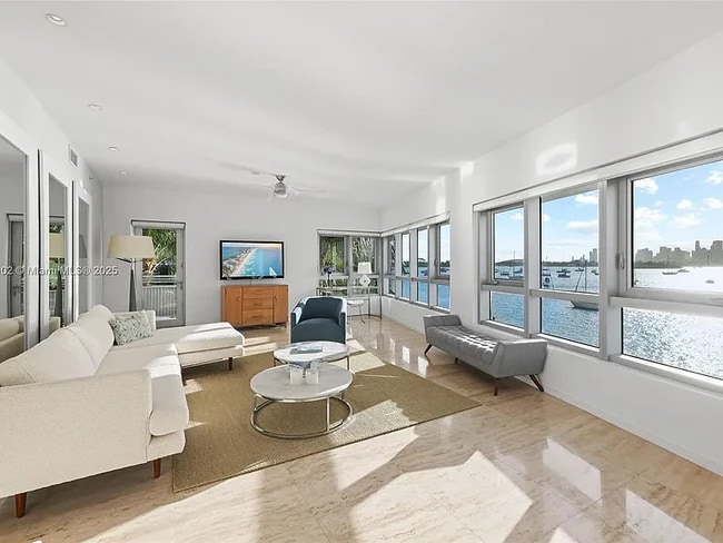 Photo - 1491 Lincoln Ter Unidad #PENTHOUSE 1