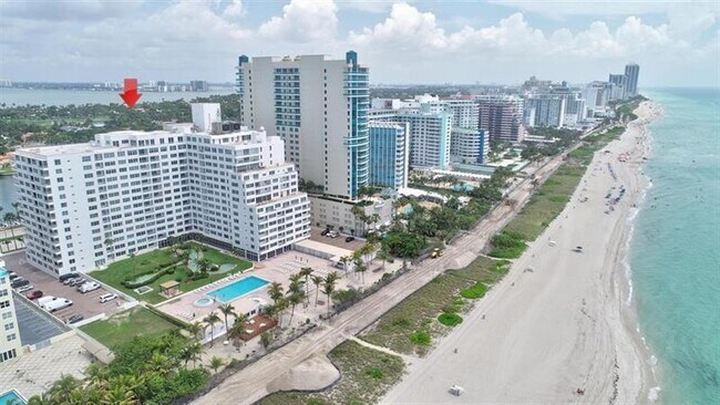 Building Photo - 5005 Collins Ave Unit PH6 Rental
