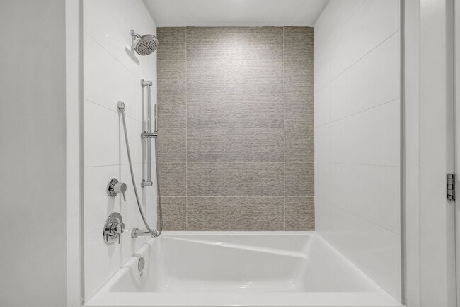 Photo - Hamilton Cove - #1611A Unit 1611A