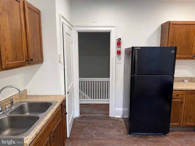 Photo - 645 E High St