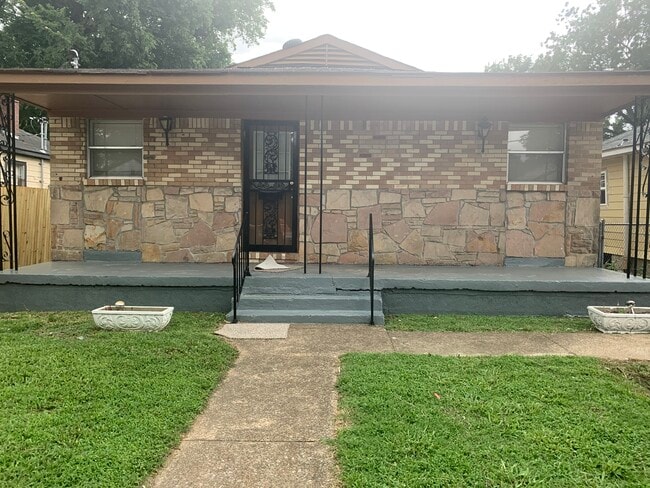 Building Photo - 2367 Hunter Ave