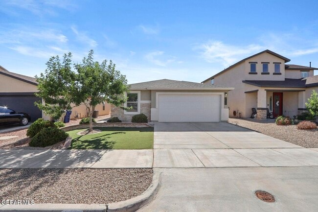 Building Photo - 3917 Desert Dunes Dr