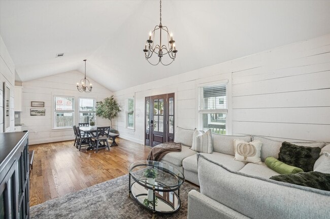 Photo - 4605 Fisk St