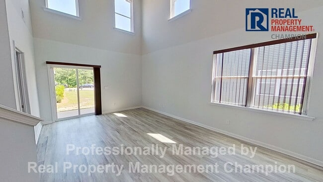 Photo - Beautiful and Spacious End Unit Townhouse