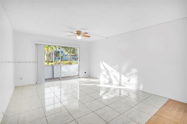 Photo - 1400 SW 124th Terrace Condominio Unidad 106Q