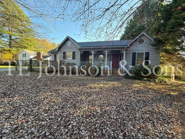 Building Photo - Charming 3-Bedroom Home with Rocking Chair Porch and Screened Back Patio