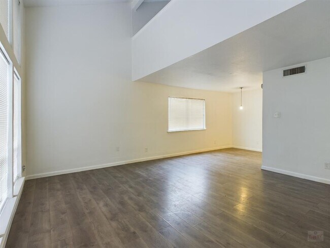 Photo - 2124 Burton Dr Unit 140