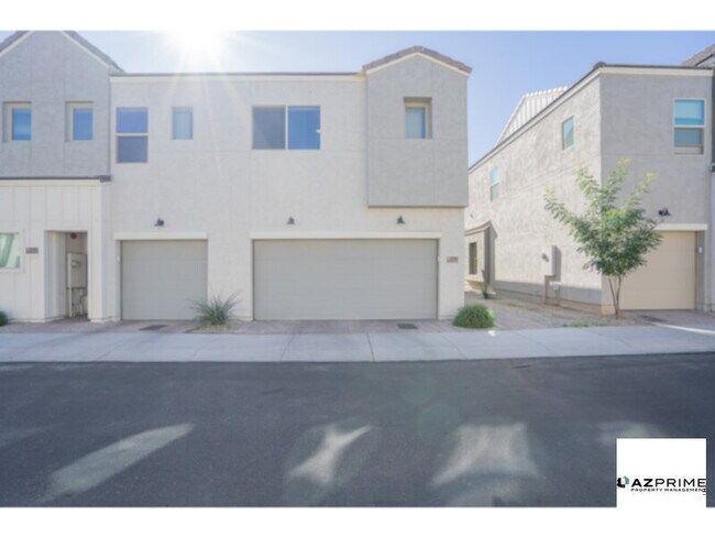 Photo - Upgraded 2/2.5 Phoenix Townhouse!