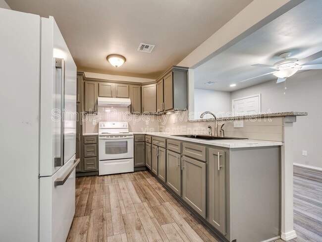 Building Photo - 215 W Kittyhawk Dr Rental